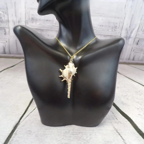Spiked Golden Conch Shell Necklace - Picture 5 of 6